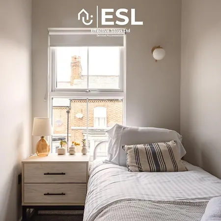 Central 5 Bedroom - 3 Bathroom Townhouse - Perfect For Families & Group Stays Chester Exterior photo