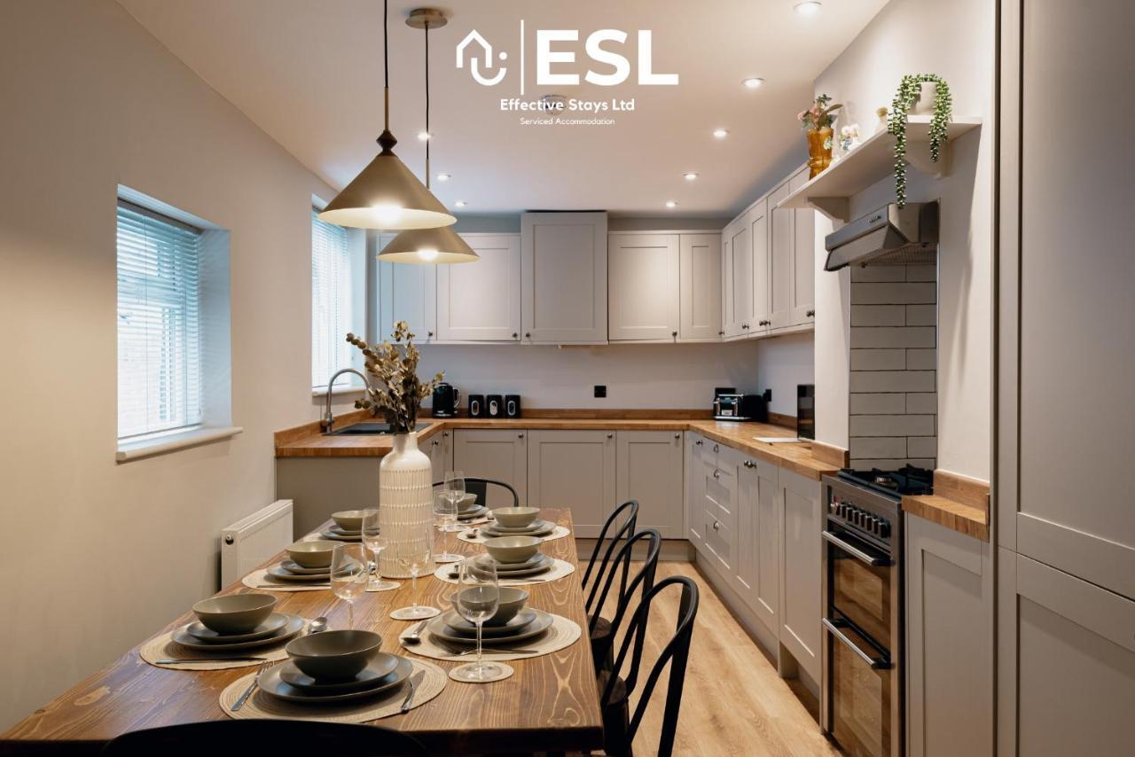 Holiday home 5 Bedroom - 3 Bathroom Townhouse - Perfect For Families & Group Chester